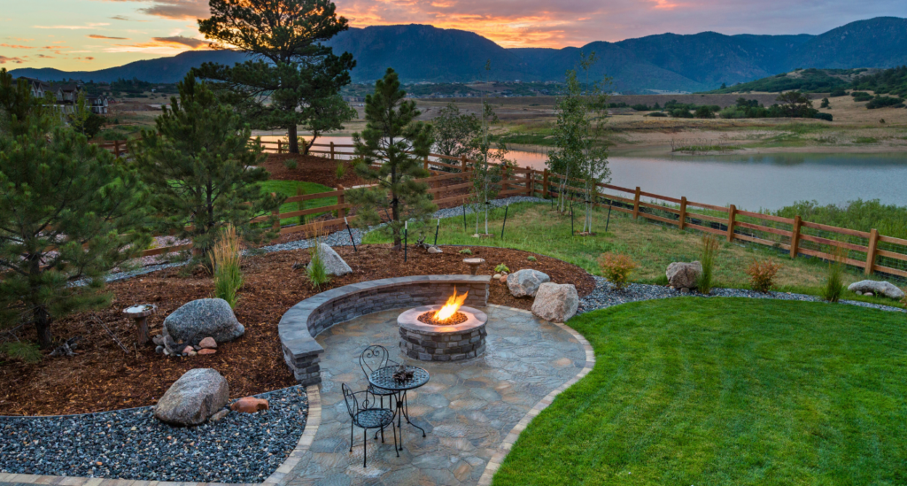 Choosing The Right Size Outdoor Fire Pit for Your Backyard is Important.